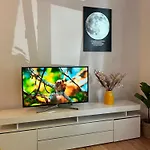 Casa Luna 6 Min Hbf , Erdgeschosswohnung ,altbau Apartamento *