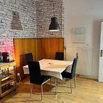 Casa Luna 6 Min Hbf , Erdgeschosswohnung ,altbau Apartamento