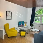 Casa Luna 6 Min Hbf , Erdgeschosswohnung ,altbau Apartamento