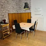 Casa Luna 6 Min Hbf , Erdgeschosswohnung ,altbau Apartamento *