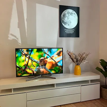 Casa Luna 6 Min Hbf , Erdgeschosswohnung ,altbau Apartment *