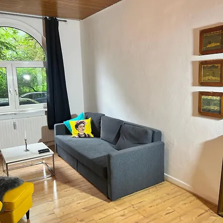 Casa Luna 6 Min Hbf , Erdgeschosswohnung ,altbau * Duisburg
