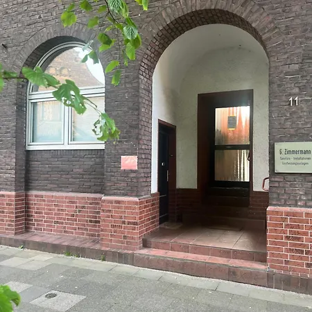 Casa Luna 6 Min Hbf , Erdgeschosswohnung ,altbau