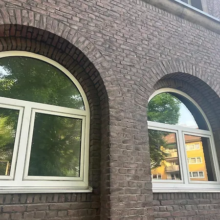 Casa Luna 6 Min Hbf , Erdgeschosswohnung ,altbau