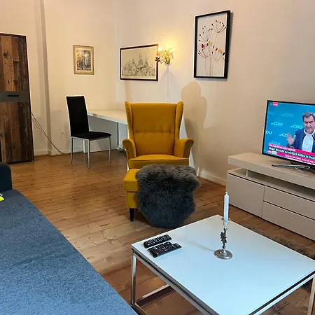 Apartment Casa Luna 6 Min Hbf , Erdgeschosswohnung ,altbau *