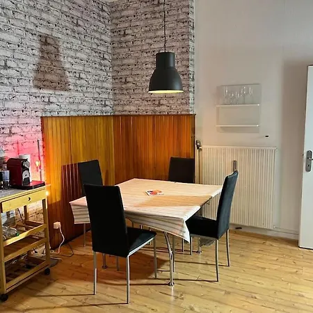 Casa Luna 6 Min Hbf , Erdgeschosswohnung ,altbau Apartment