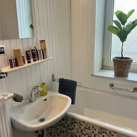 Apartment Casa Luna 6 Min Hbf , Erdgeschosswohnung ,altbau