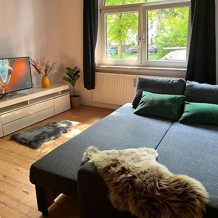 Casa Luna 6 Min Hbf , Erdgeschosswohnung ,altbau *