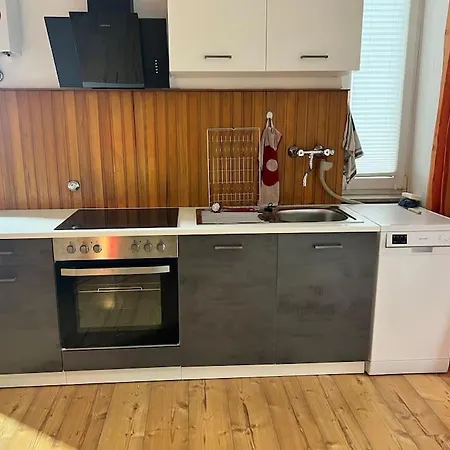 Casa Luna 6 Min Hbf , Erdgeschosswohnung ,altbau *