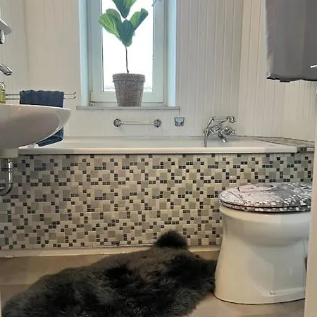 Casa Luna 6 Min Hbf , Erdgeschosswohnung ,altbau Apartment Duisburg