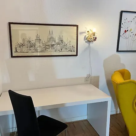 Casa Luna 6 Min Hbf , Erdgeschosswohnung ,altbau *