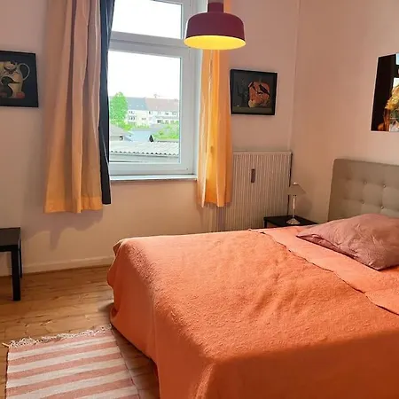 Casa Luna 6 Min Hbf , Erdgeschosswohnung ,altbau