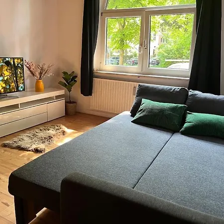Casa Luna 6 Min Hbf , Erdgeschosswohnung ,altbau *