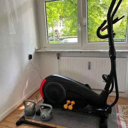 Casa Luna 6 Min Hbf , Erdgeschosswohnung ,altbau * Дуйсбург