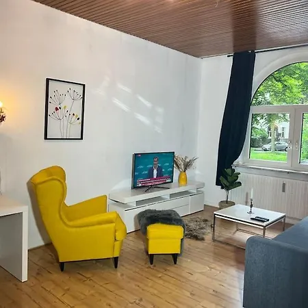 Casa Luna 6 Min Hbf , Erdgeschosswohnung ,altbau Apartment