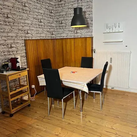 Casa Luna 6 Min Hbf , Erdgeschosswohnung ,altbau Apartment *