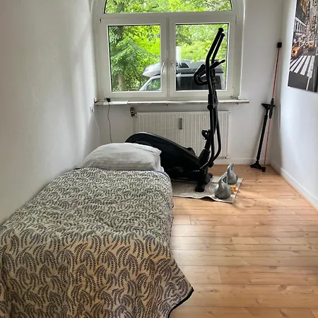 Casa Luna 6 Min Hbf , Erdgeschosswohnung ,altbau شقة