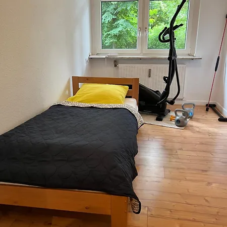 Casa Luna 6 Min Hbf , Erdgeschosswohnung ,altbau Апартаменты