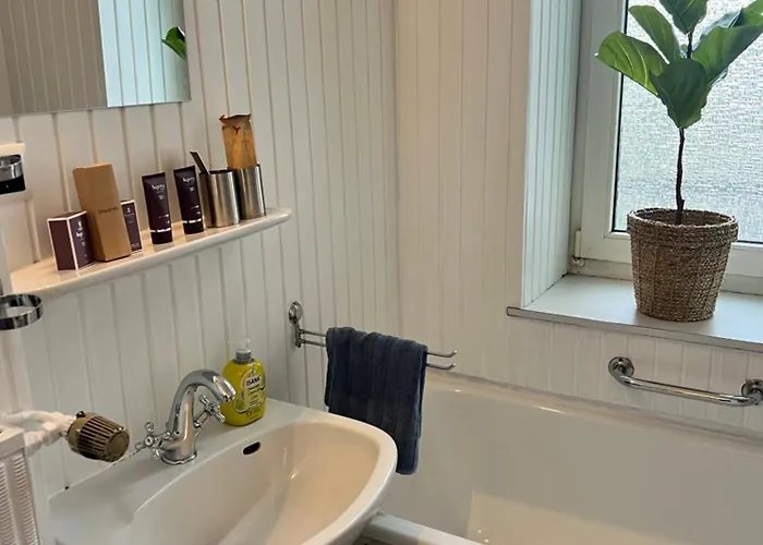 Apartment Casa Luna 6 Min Hbf , Erdgeschosswohnung ,altbau *