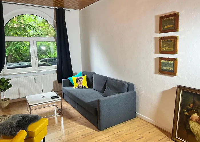 Casa Luna 6 Min Hbf , Erdgeschosswohnung ,altbau * Duisburg