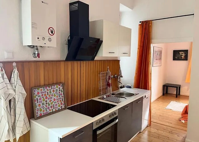 Casa Luna 6 Min Hbf , Erdgeschosswohnung ,altbau *