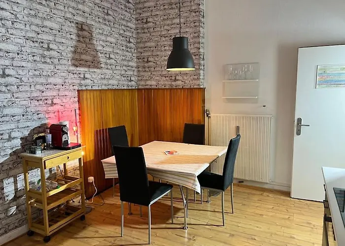 Casa Luna 6 Min Hbf , Erdgeschosswohnung ,altbau Apartment