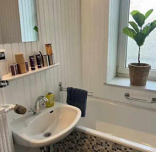 Apartment Casa Luna 6 Min Hbf , Erdgeschosswohnung ,altbau