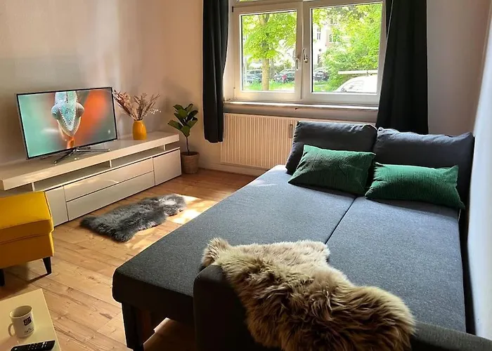 Casa Luna 6 Min Hbf , Erdgeschosswohnung ,altbau *