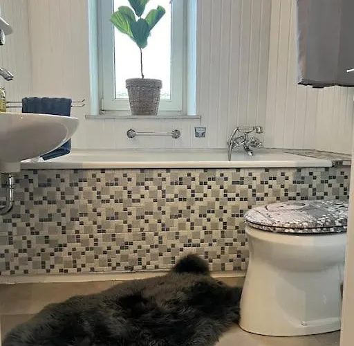 Casa Luna 6 Min Hbf , Erdgeschosswohnung ,altbau Apartment Duisburg