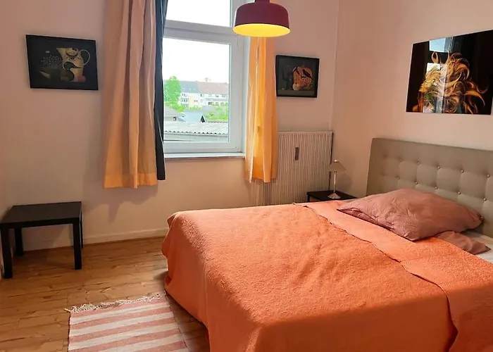 Casa Luna 6 Min Hbf , Erdgeschosswohnung ,altbau